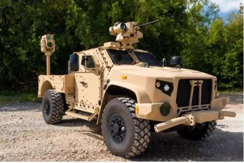 “光速”发展、光速杀伤！美海军陆战队试验“利爪”陆基反无人机激光武器