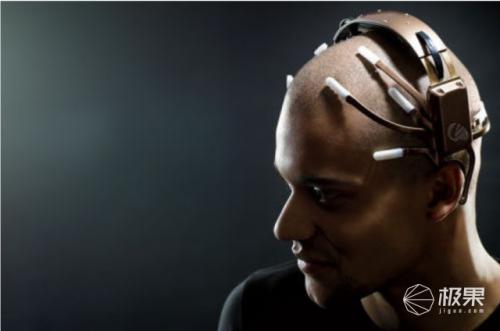 用意念就可飞行的无人机“UDrone意念控制无人机”试玩体验 