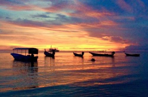 渔民捞到上亿装备，立马上交军方，美想阻拦已来不及 