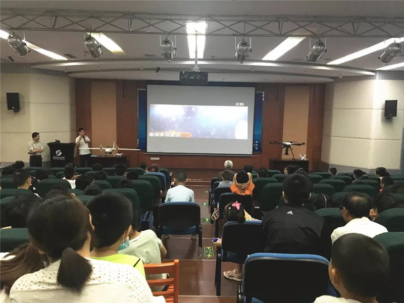 开课啦！无人机“飞进”市图书馆！