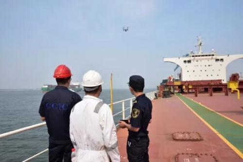 现代版“曹冲称象”上演，天津海关首次使用无人机开展水尺计重