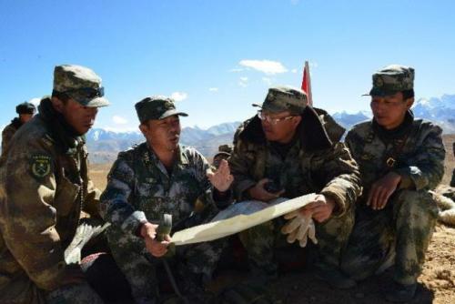 10名解放军受伤被围，一架重型无人机送来武器，局势逆转令美担心 