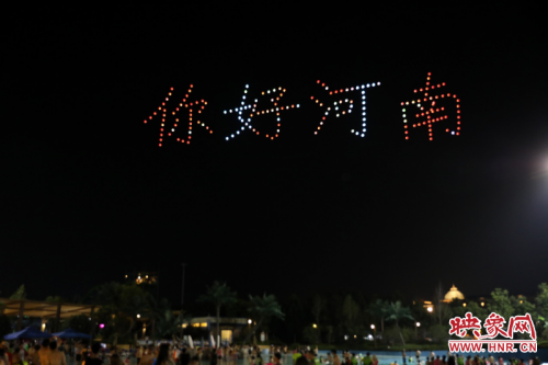 “科技＋文旅”郑州200架无人机编队夜晚升空 “河南元素”点亮星空