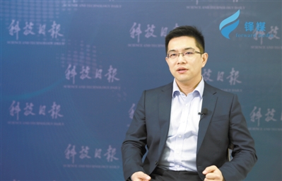 他用铁锹“教”无人机飞行