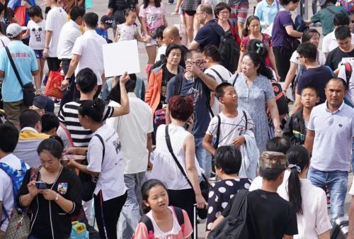 无人机摄录！天津站地区违停，罚100元记3分！