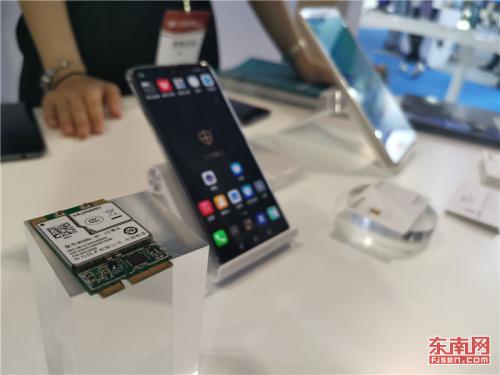 臂展近2米无人机亮相厦门物博会 可协助警方投掷捕捉网