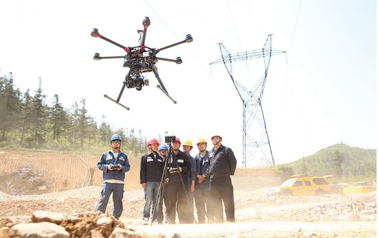 绥阳供电局在400伏低压电网使用无人机