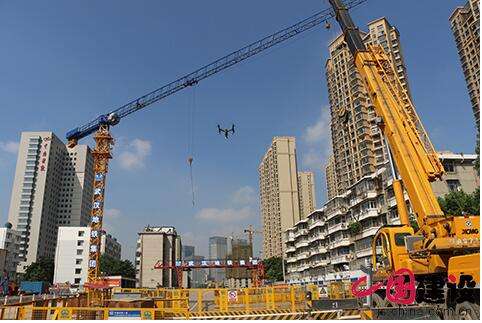 机器人、无人机现身“智慧工地” 我国建筑业加快数字化转型