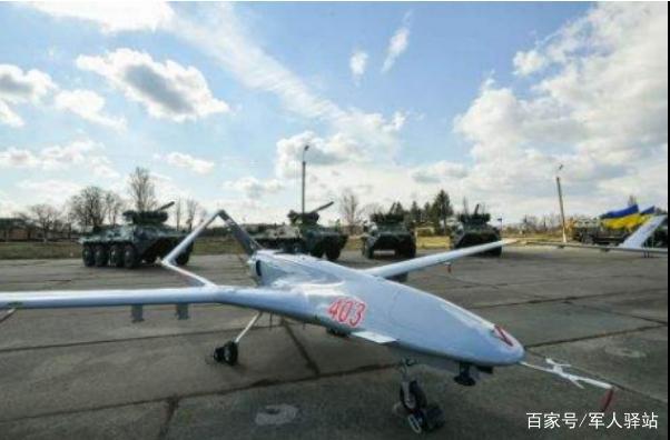 乌方军用无人机袭击俄军，战斗力相当彪悍，美称赞：下次还这样