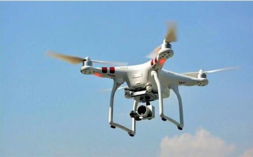 这款蜂蜜牌无人机，重量只有259毫克，一根曲别针都比它重