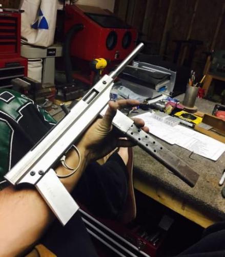 无人机绑烟花筒，巴西人自制武装飞行器，民间藏着多少武器达人？