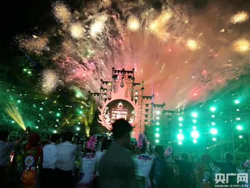 千架无人机高空造奇幻 2019云南巍山国际火把节举办