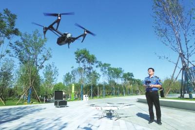 抬头看！郑州启动“空中城管” 无人机协助执法人员巡查