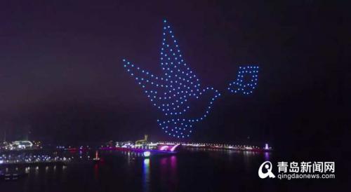 200架无人机现五四广场 摆出高难造型 只为这件事