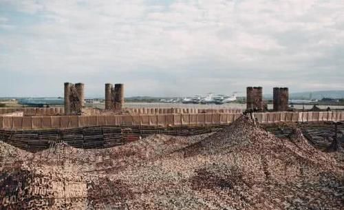 近百架无人机围攻俄基地，俄军全击落