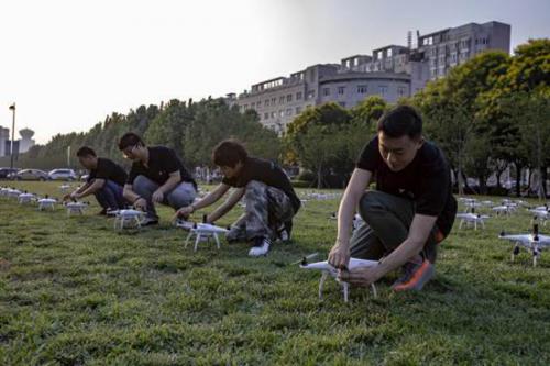 岳阳巴陵广场300架无人机燃爆七夕夜