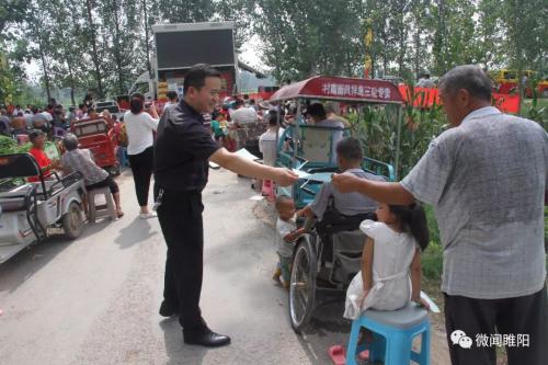 【田间课堂】区经济作物技术推广中心：无人机起飞 技术人员下田 