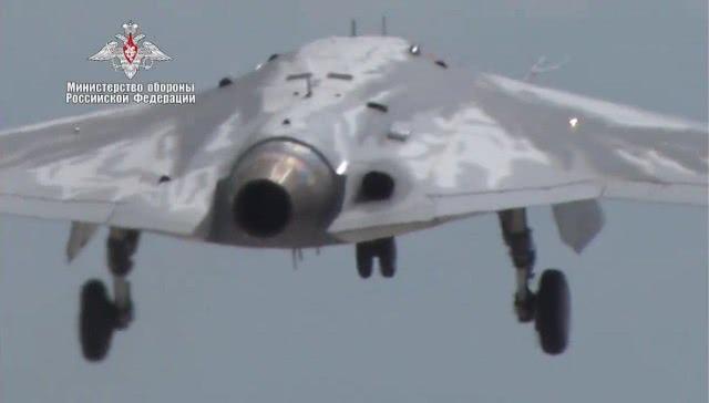 俄用高清视频秀隐形无人机首飞