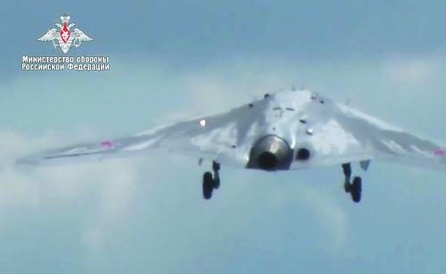 俄“六代机改良版”无人机首飞 中国专家这样评价