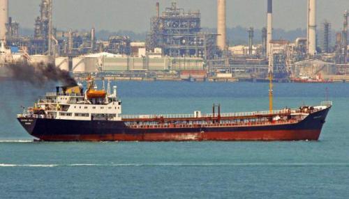 伊朗无人机战队现身，美军舰被“死盯”，白宫无奈喊话低头