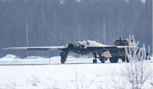 俄罗斯弯道超车！重型无人机首飞成功，可与苏57配合作战