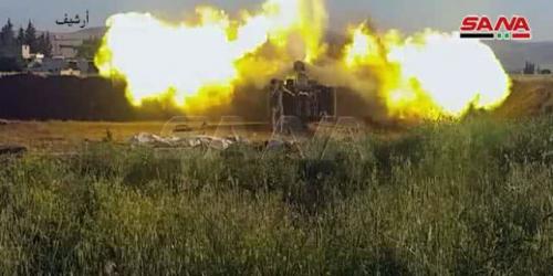 从空中瞬间“团灭”恐怖分子！叙军无人机粉碎自杀袭击