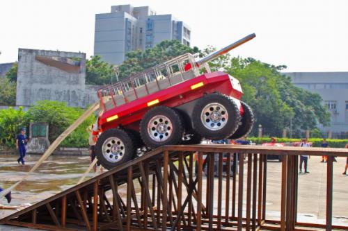 出动灭火机器人、无人机，广东消防440名选手竞逐装备比武 