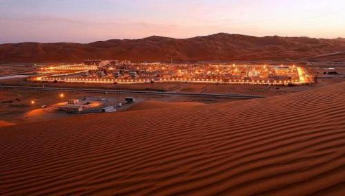 伊朗无人机极限轰炸，中东最大石油基地被炸，俄：仅仅是开始 