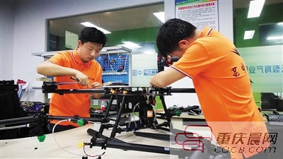 用意念和体感操控无人机