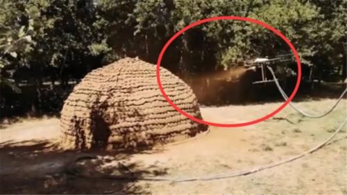 牛人发明无人机自动建房，空中喷“水泥”，网友：建筑工人要失业