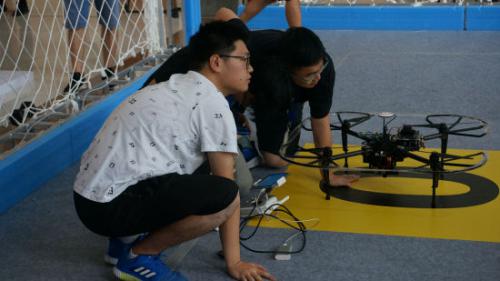 无人机比拼人工智能“大脑” 15支劲旅一决高下 