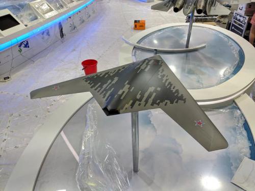 俄罗斯隐身无人机终极形态曝光，尾喷口隐身处理形似B-2 