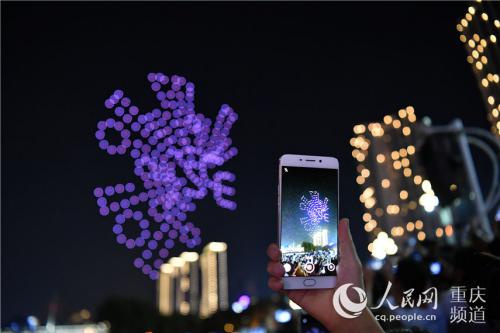 惊艳！无人机灯光秀点亮南滨路 助力2019智博会 