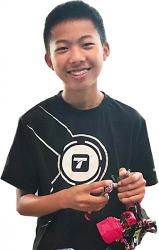 国际无人机竞速大奖赛 14岁中国小飞手喜获第二名