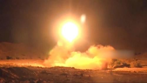 伊朗无人机奔袭千里，中东头号油田再遭轰炸，美盟友爆发内战