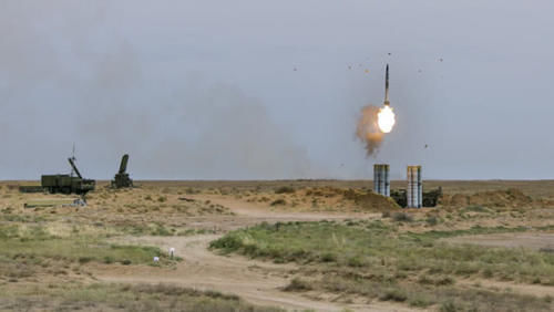 驻叙利亚俄军防空系统击落2架武装分子无人机