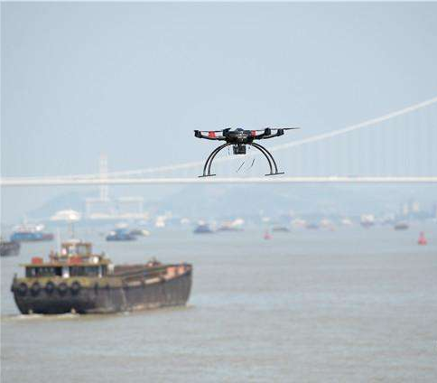 市航务处无人机首次在水上交通管控工作应用