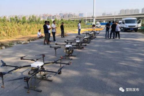 【微新闻】人工+无人机 荥阳市林业局组织开展飞蛾防治工作 