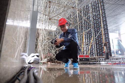 无人机护航“酒博会”供电