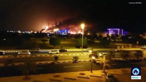 沙特炼油厂遭10架无人机攻击，日减产570万桶，殃及全球油价 