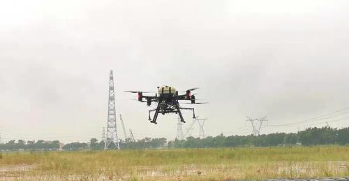 15L油混植保机雨中飞行演示-无人机万里行走进华科尔