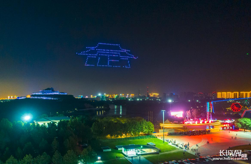 震撼！200架无人机点亮正定古城