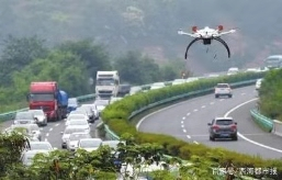 青海高速交警首次启用无人机巡逻