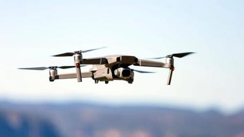 美国狂人恐判33年：用无人机朝前女友家投自制炸弹，吸毒且持枪