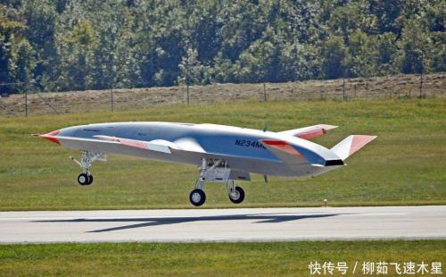 美军新舰载无人机首飞，全球仅此一型，为何美国人却不是很高兴