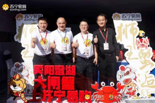 金秋大丰收，第一篓阳澄湖大闸蟹乘无人机送到苏宁手中