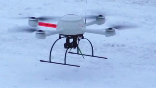 国外发明一款特别无人机，不仅能帮你远程看家，还带一个小停机场