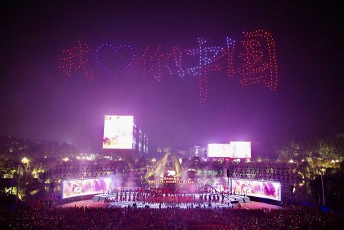 这一刻，燃！700架无人机升空表白祖国