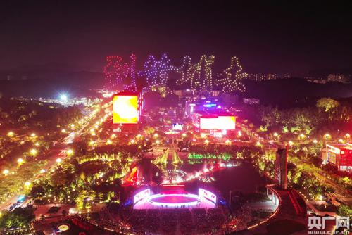 700架无人机空中献舞 粤港澳三地创业青年向祖国表白