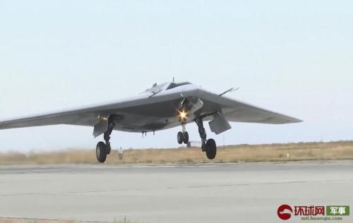 俄新型隐身无人机首次与苏-57五代机联合飞行